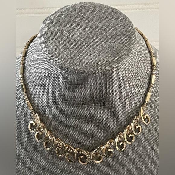 Sarah Coventry Art Deco Rhinestone Gold Tone Swirl 18” Adjustable Retro Necklace - Picture 1 of 7